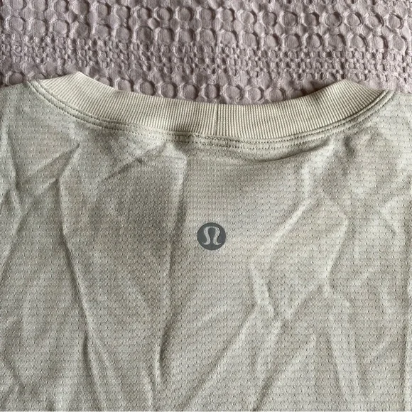 NWT Lululemon Swiftly Relaxed Short Sleeve Shirt Updated Fit Light Ivory 4 Run - Picture 8 of 11